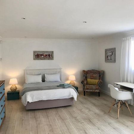 Sunset Beach Living Guesthouse Cape Town Exterior photo